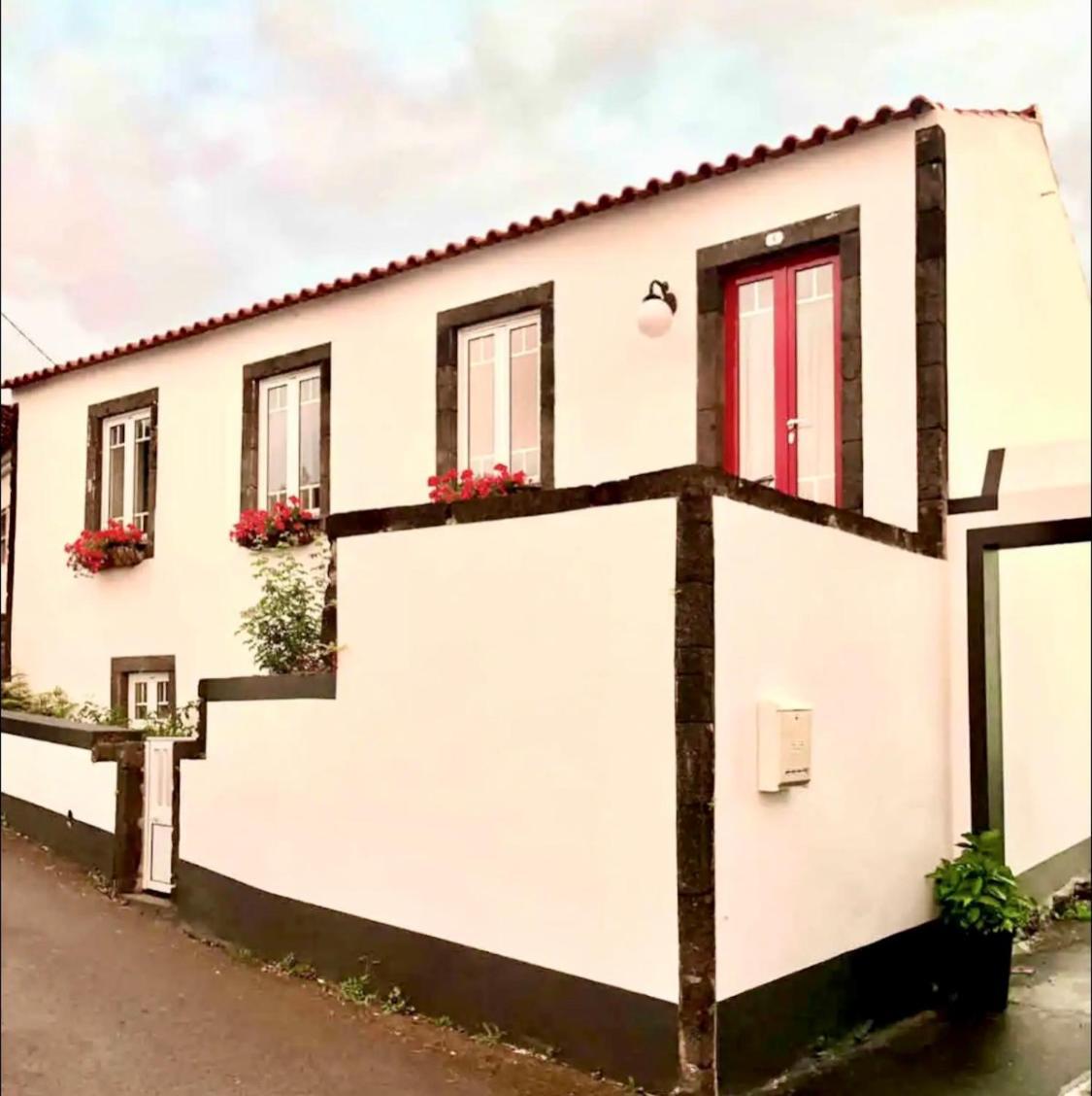 Quinta Pereirinha Farm - Bed & Breakfast - Pico Island, Azores - Private 3 Bedroom Home On A Working Farm W Ocean Views São Roque do Pico Kültér fotó